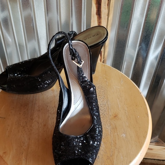 Shoes - Picture 1 of 4